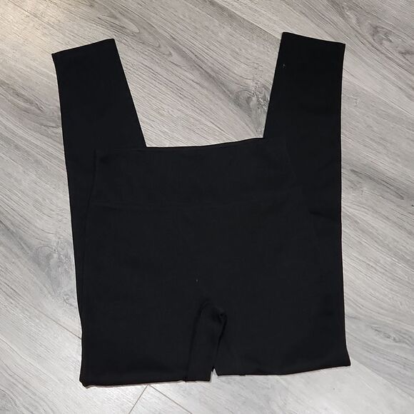 Black Assets by Spanx Red Hot Label Leggings - Picture 4 of 4